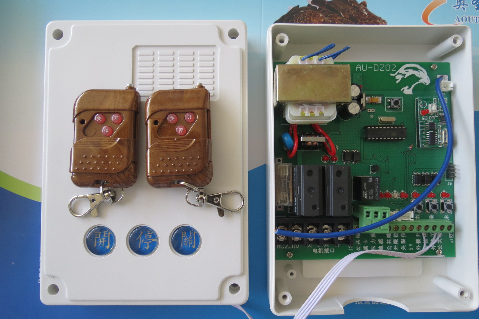 本公司專業(yè)生產(chǎn)伸縮門/卷簾門/道閘/管狀電機等控制器